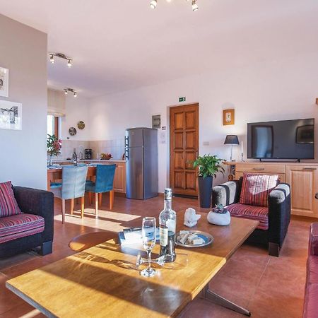 Beautiful Home In Bale With Kitchen Extérieur photo