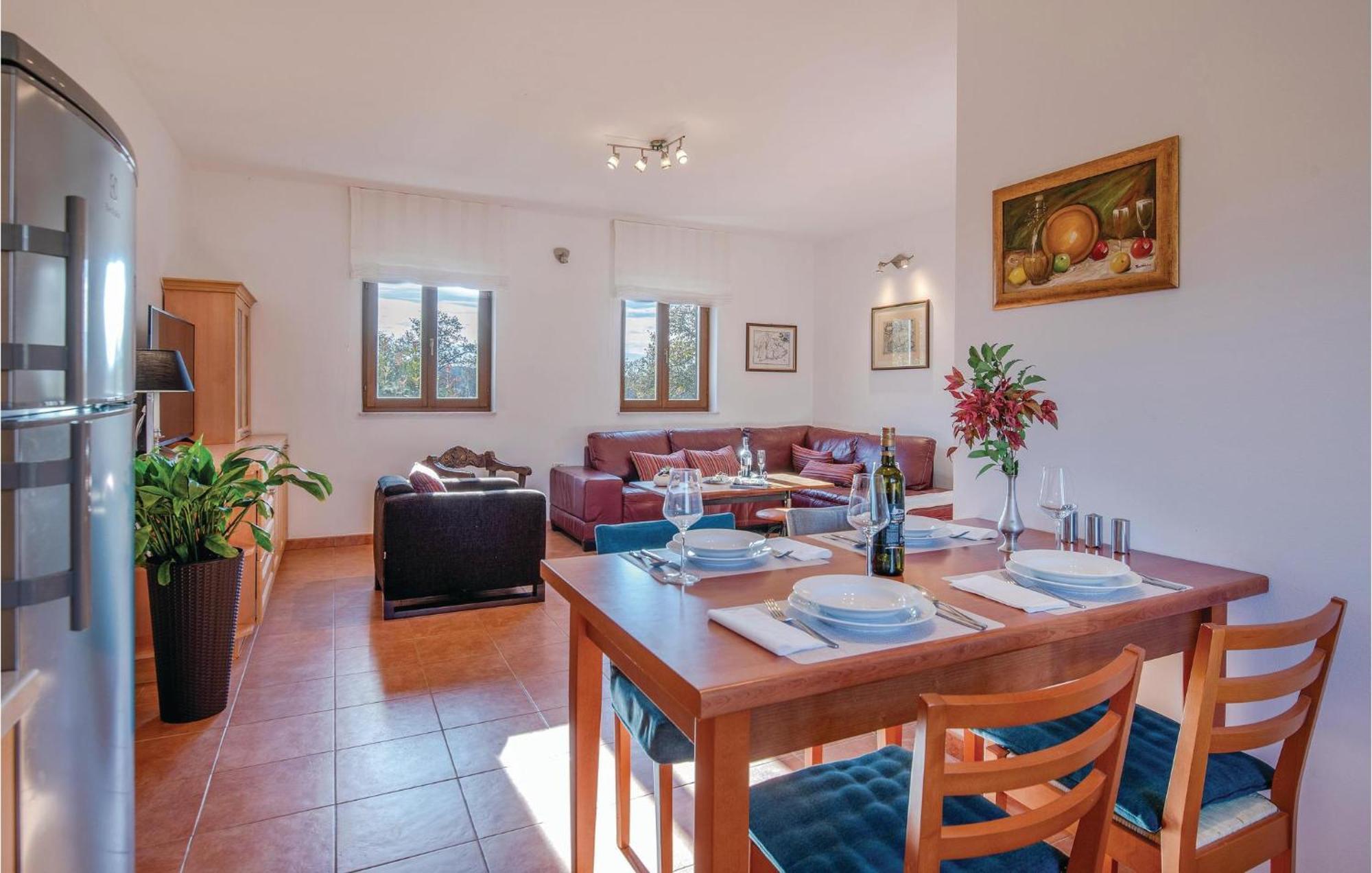 Beautiful Home In Bale With Kitchen Extérieur photo