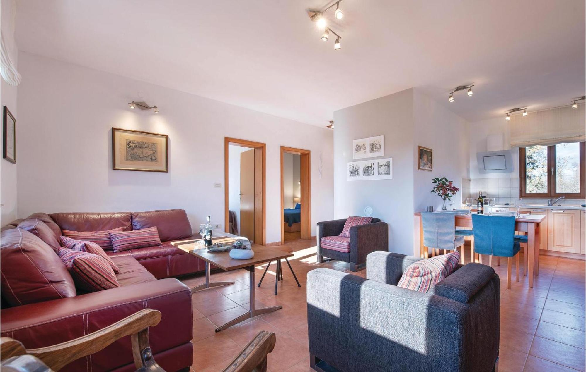 Beautiful Home In Bale With Kitchen Extérieur photo