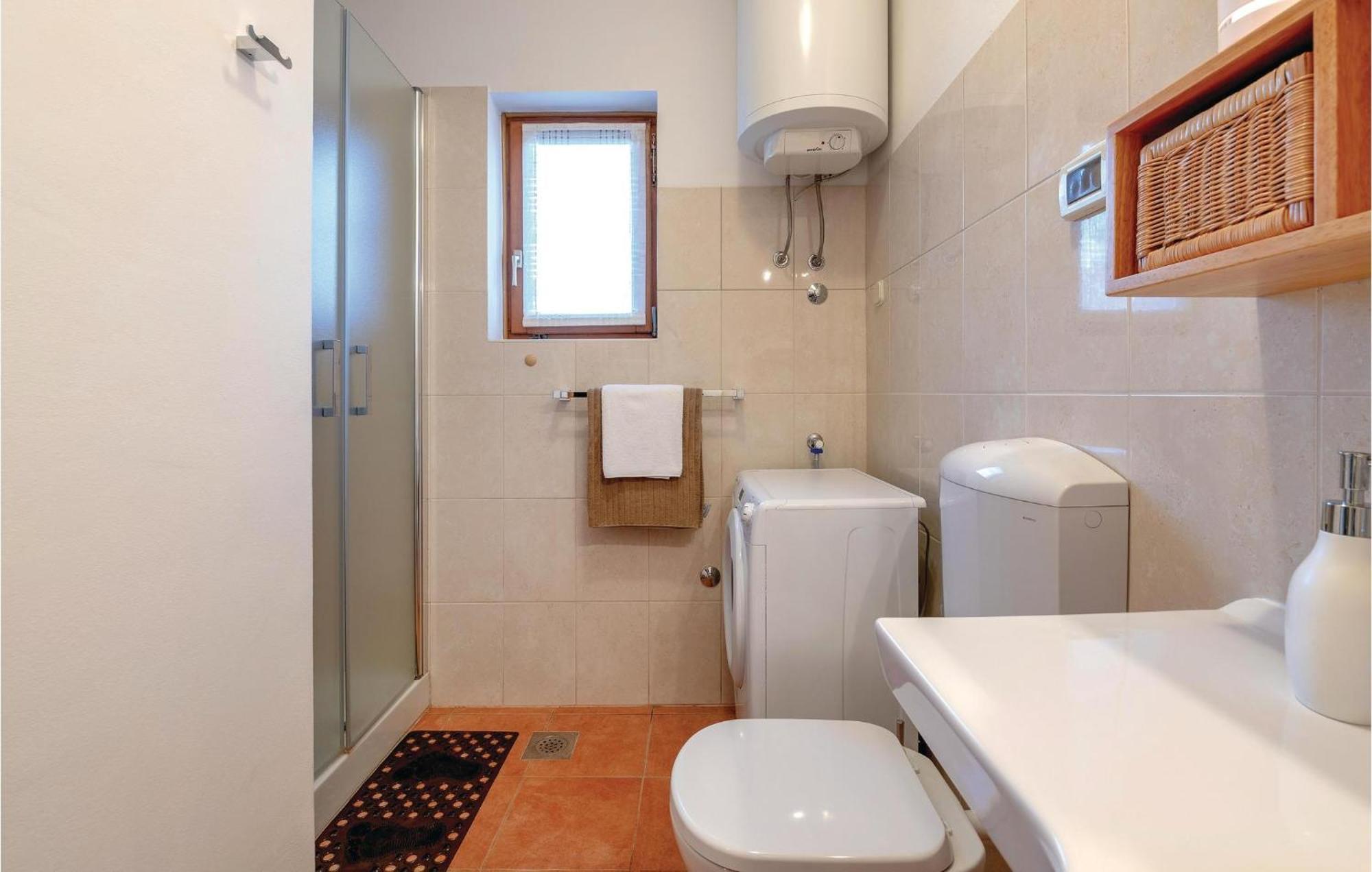 Beautiful Home In Bale With Kitchen Extérieur photo
