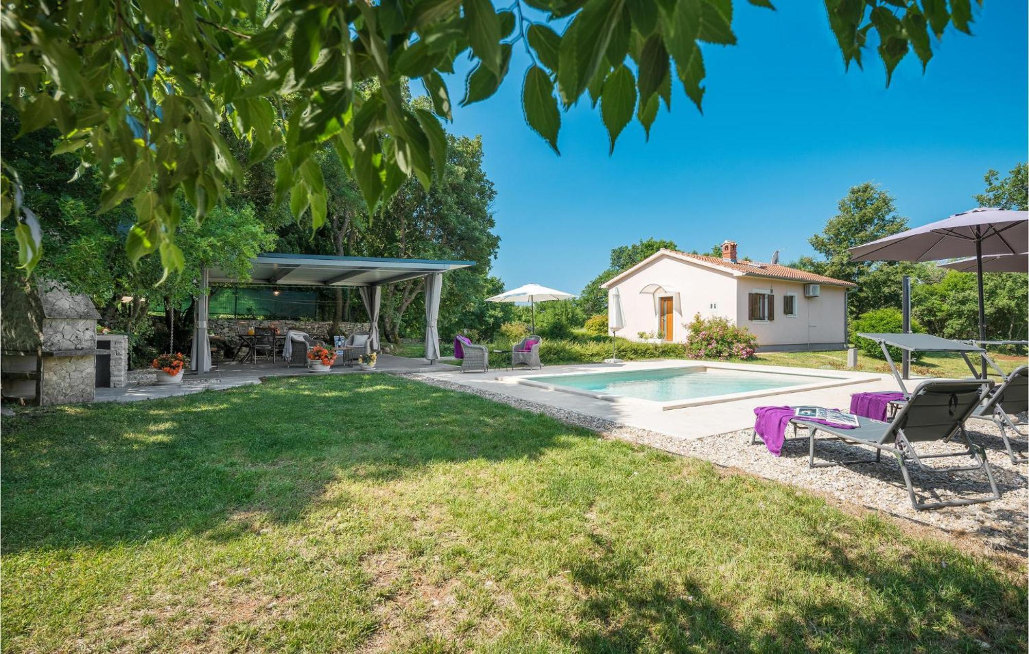Beautiful Home In Bale With Kitchen Extérieur photo